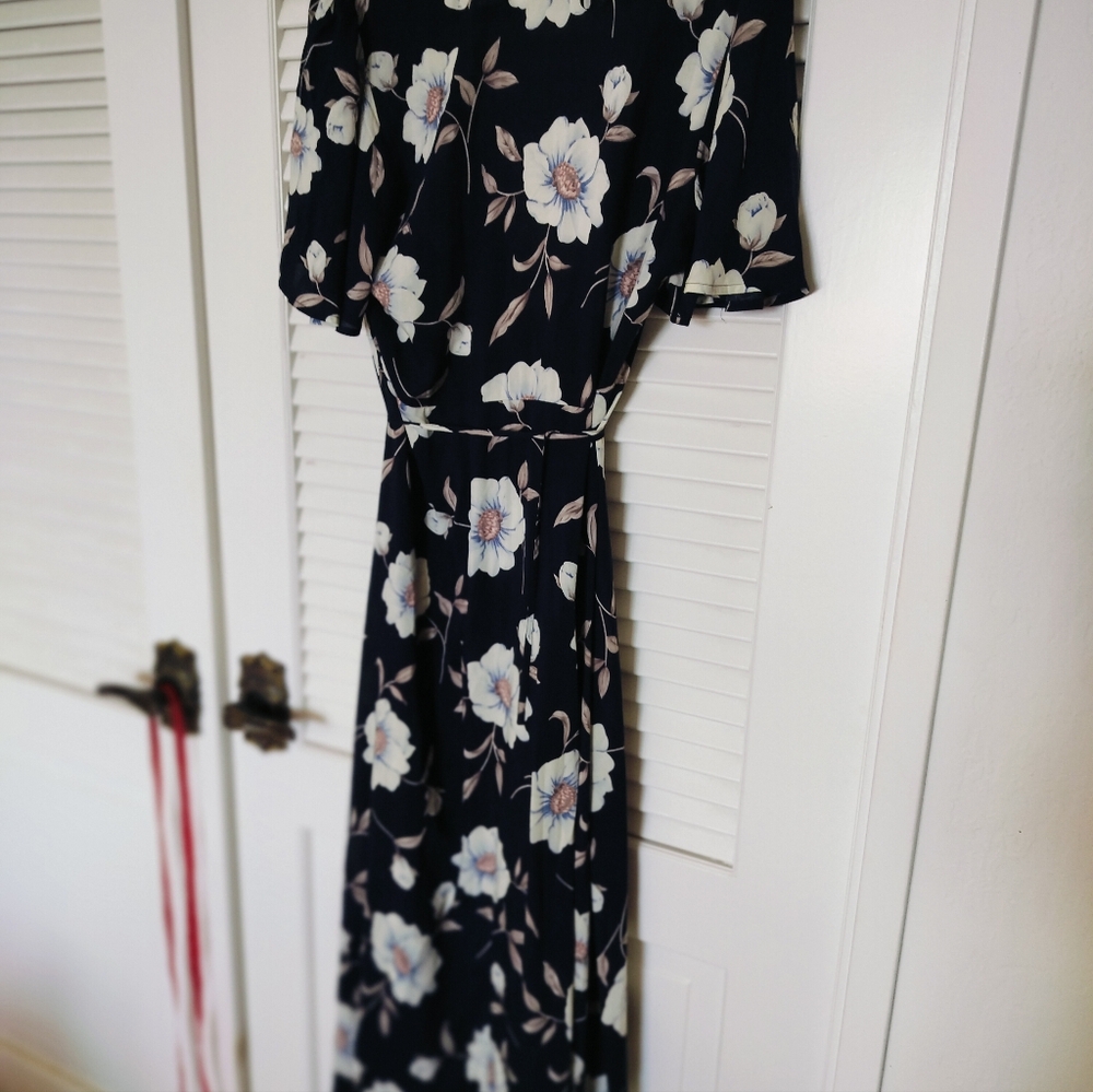 LuLu Navy Blue White Floral Hi-Lo 100% Rayon Wrap Dress Size Large - Picture 5 of 9